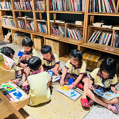 Hoạt động thực tế: Bé đi tham quan nhà sách