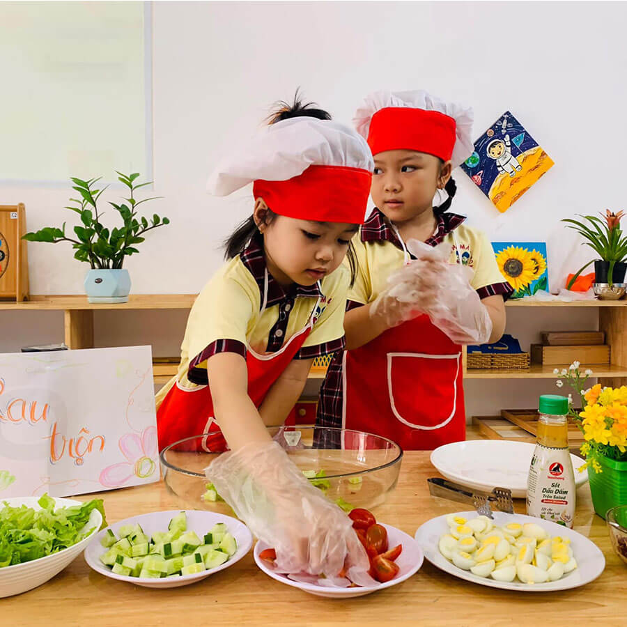 Một ngày làm "Đầu Bếp nhí"