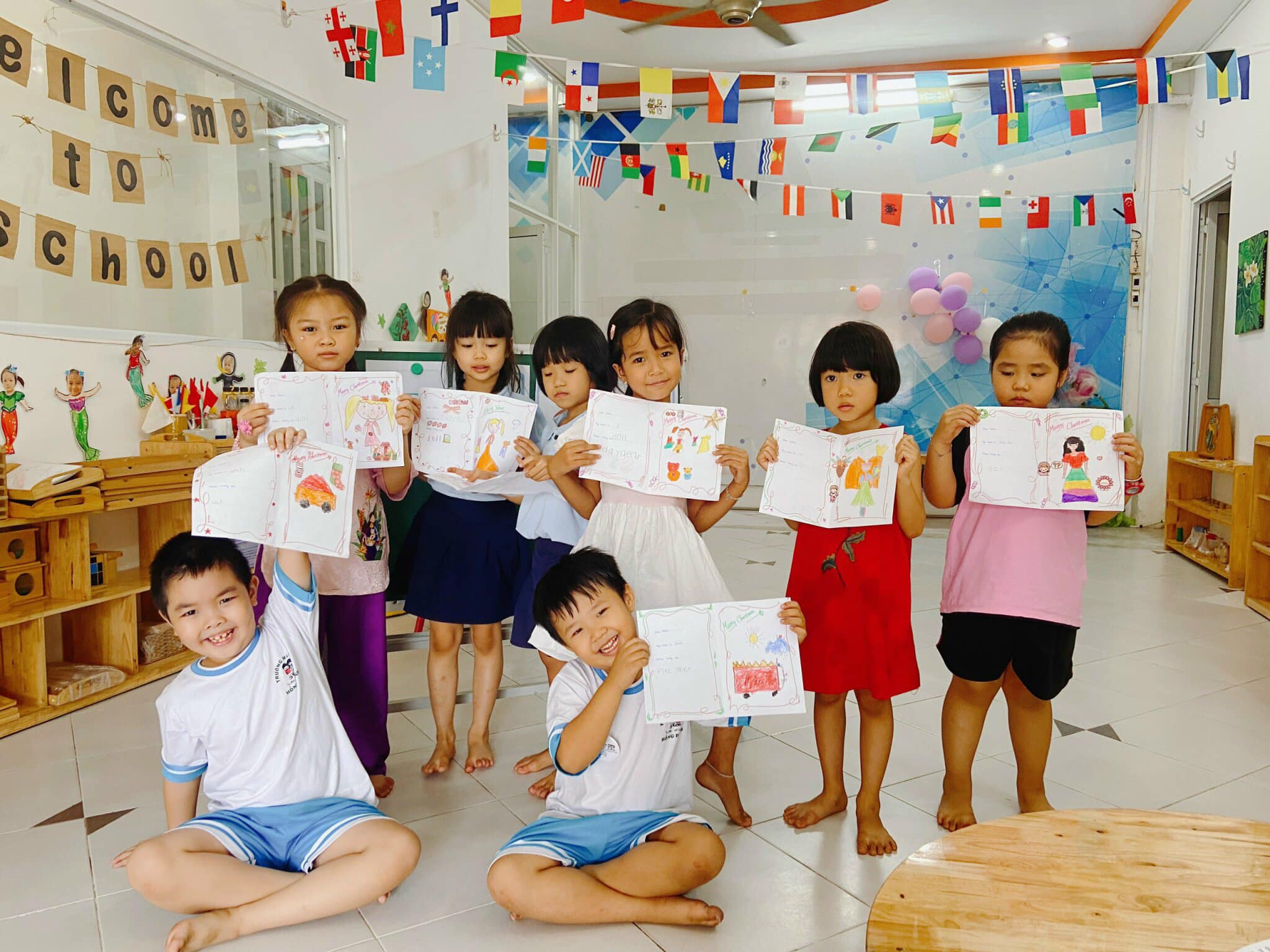 Bé làm thư giử Ông Già Noel dịp Giáng Sinh